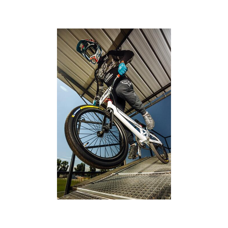 Cubierta 20x1.70 pilot xc slick tlr neg