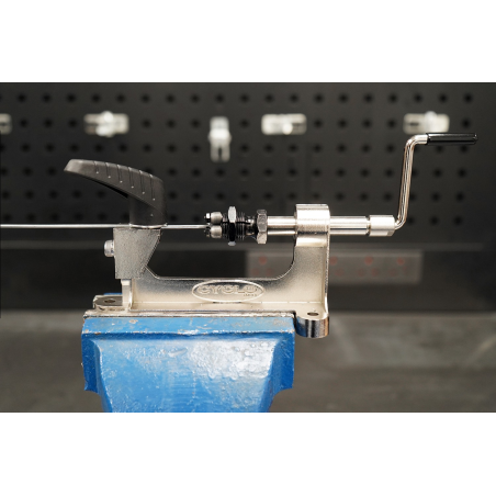 Máquina laminadora de roscas de radios